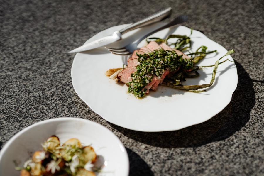 Grillad kalventrecôte med potatis & chimichurri